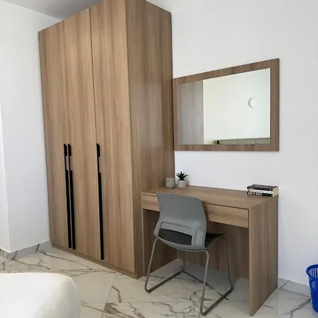 Apartmán Spacious New 1 Bed With Balcony *