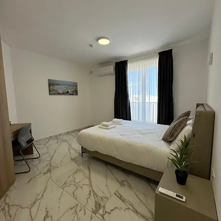 Spacious New 1 Bed With Balcony - By Hostmt Аура