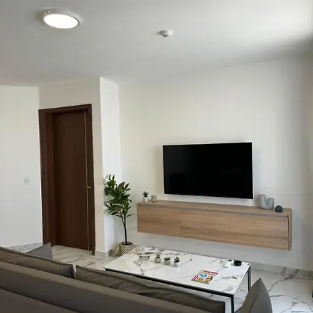 Spacious New 1 Bed With Balcony Apartmán Qawra