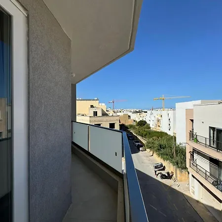דירה Spacious New 1 Bed With Balcony - By Hostmt