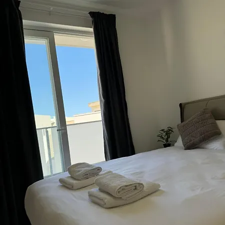 Spacious New 1 Bed With Balcony - By Hostmt 콰아라