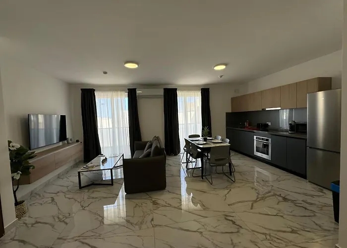 Spacious New 1 Bed With Balcony - By Hostmt *