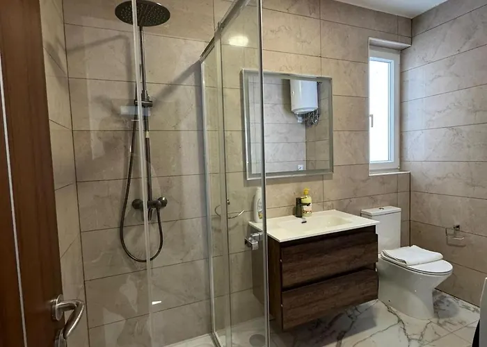 Spacious New 1 Bed With Balcony - By Hostmt Apartamento *