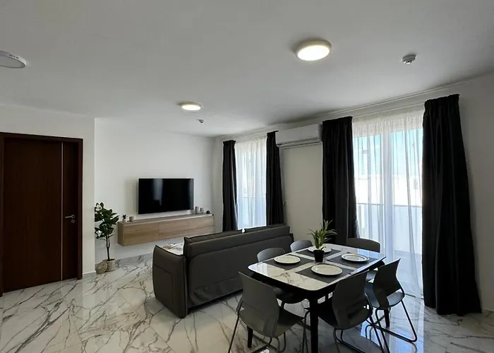 Spacious New 1 Bed With Balcony - By Hostmt *